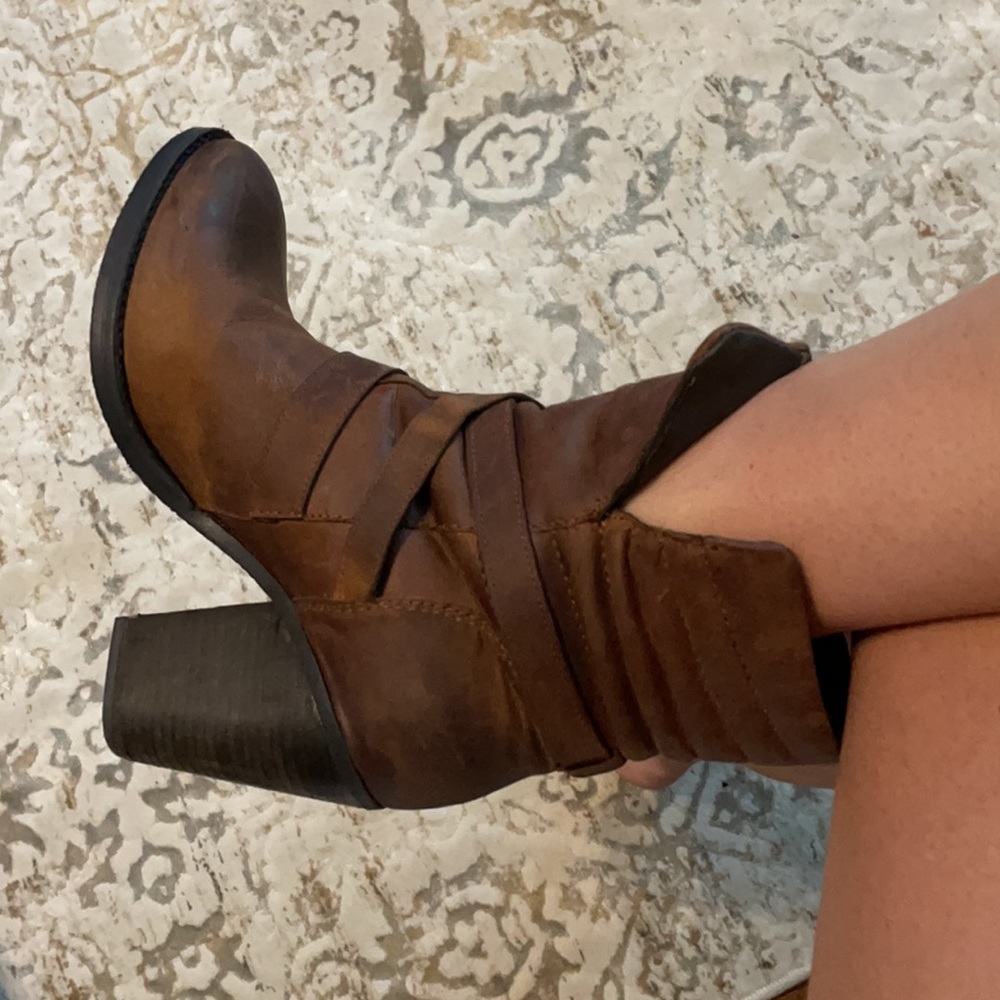 Brown leather Steve Madden heeled booties - Picture 2 of 4